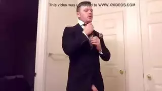 رجل اسود ينك اليسون تايلور