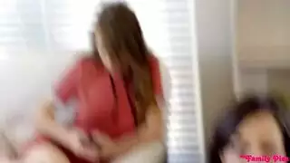 إباحية المحارم: أبي وبناته يمارسون الجنس الصريح