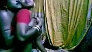 امتحان المستقيم فتاة العزف المنفرد جينز