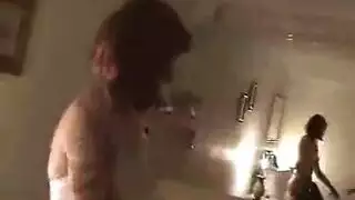 ينيكها في الحمام صديقها وزوجها