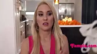 الم عاري مطبخ