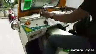 مراهقة آسيوية تأخذ شرج قوي ولسان كبير