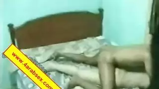 أم من المنصورة تدمر مهبلها الضيق بقضيب كبير