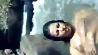 إباحية ريفية: شراء ممارسة جنسية ثلاثية في البركة