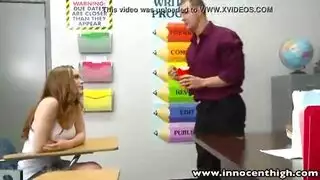 صريح: طالبة شقراء وأستاذها المخنث في جنس صريح