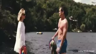 الفحل الكبير ينك وجهها ثم يملأ مهبلها الرطب