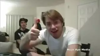 عاهرة لبنانية تتعرض لنكاح عميق في مهبلها الضيق في شريط جنسي منزلي