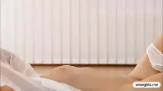 فيلم إباحي لزوجين: زوج ينيك زوجته بعمق وينزل داخلها