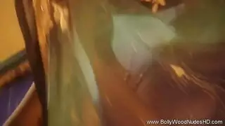 ممتعة كبيرة الثدي تستمتع بالمرح في الحمام