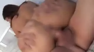 جماع بين الأعراق: بدينة مثير تأخذ قضيب أسود ضخم