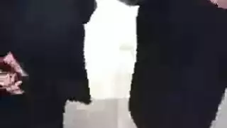 جنس صريح في الشارع: بنات محجبات في مداعبة جماعية