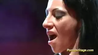 سكس سحاقي: فتاتان تمارسان الجنس بحماس