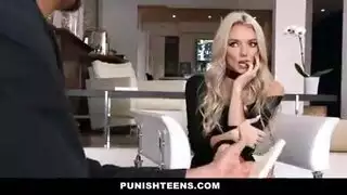 مغرية شقراء تريد جنس ثلاثي صارخ وأفعال شهوانية جامحة