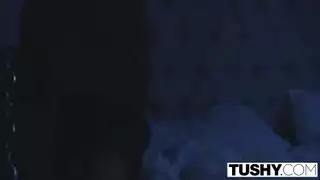 زوجة مثيرة وزوجها يمارسان الجنس مع غريب مقابل المال