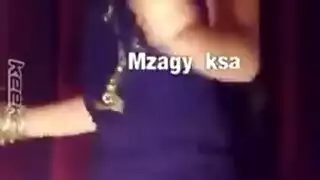 منحنيات عراقية آسرة في مشهد رقص إباحي شهواني