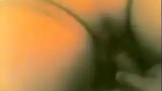 الحبيبة أنجي تحب الجنس الفموي العميق والضرب القاسي في السرير