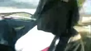 عرض سيارات إكس إكس إكس: جميلة عربية تبرز أثدائها الكبيرة