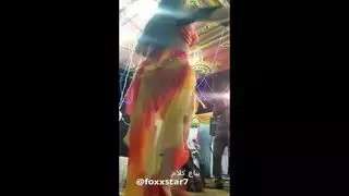 رقصة إثابة لعاهرة وقحة توقظ قضيباً نائماً للإباحية