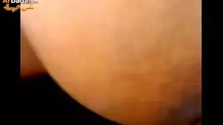 استمناء صريح: امرأة ممتلئة ترتدي النقاب تفتح فرجها وتدلكه أمام الكاميرا