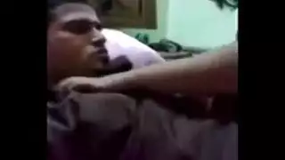 فتاة عربية غير مخلّة تئن بصوت عال خلال جنس صريح شغوف