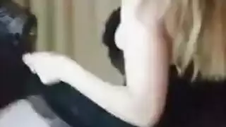 راقصة مصرية تخلع كل ملابسها وتفتح ساقيها بالكامل