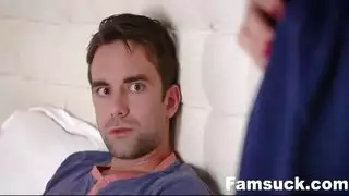 ام تستسلم نفسها لابنها وهو نابم