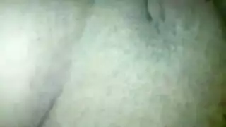 شقراء ذات صدر كبير تمارس الجنس مع زوجين في فيلم ثلاثي إباحي حار