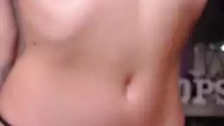 عاهرة إيمو ثملة تأخذ جنس جماعي وقذف على الوجه