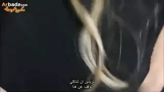 امرأة شقراء ناضجة ممتلئة في مشهد إس إم إس صريح