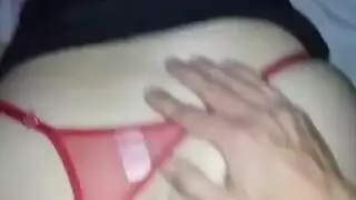 عاهرة ناضجة في جوارب تحب وضع الفارسة الجنسي القاسي والتشحيم