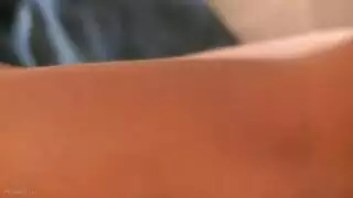 تقبيل شفاه حسي ومقدمات لعبة مثيرة تؤدي إلى جماع عنيف