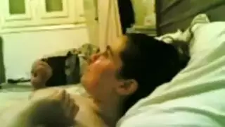من لا إلى الأنين: لماذا ساقيك مفتوحتان بالفعل؟