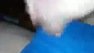 رجل يقدم زوجتها لرجل غريب مترجم