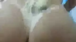 شاب مثير يقدم مص صريح وكامل