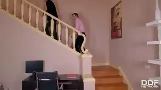 فتاتان ينيكوا بعضهم