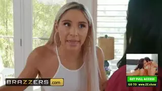 شقراء ترتدي كمامة تُمارس الجنس مع وجهها وتبلع كل قطرة