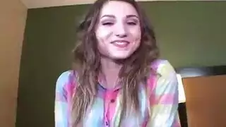 بنت تمارس العاده السريه ثم يفضحها اخوها