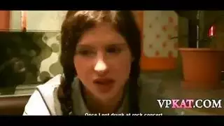 فتاة محتاجة تأخذ حفر إكس إكس إكس من عضو في آي بي