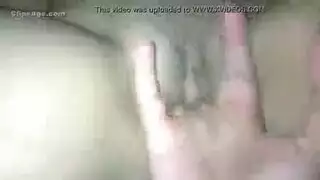مراهقة تلعب بفرجها ثم تأخذ قضيب