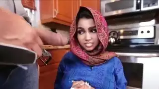 ثلاثية سحاقية ناضجة: حركات جنسية جامحة ومثيرة