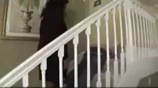 تمسك بزبر ابنها السكران وهوا نايم بسريرها