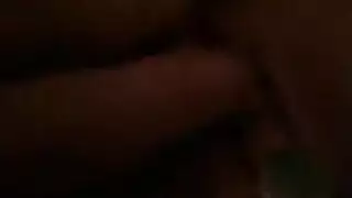 الزوج يشاهدها تُلمس وتُغطى من الرأس إلى القدمين