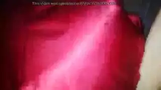 الشقراء لابسة احمر