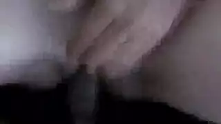 الفتاة الأوروبية الساخنة تستمتع بتشمس عارٍ كامل في موتيل نهاراً