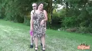 ام تفاجئ صديق ابنها