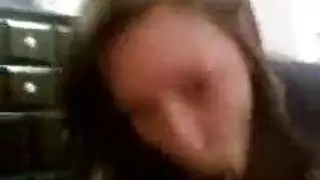 قضيب صناعي يمدد كساً منفوخاً في فيلم إباحي صريح