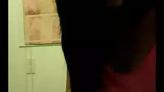 سكس ثلاثي: سارة تأخذ قضيبين في وقت واحد