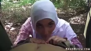 مؤخرة عربية ساخنة: غزوة جنسية مع ربة منزل في فيلم إباحي