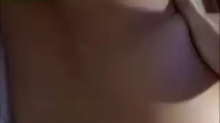 سكس عربى فاجر صاحب جوزى دخل عليا الاوضة لما عرف انى شرموطة و فضل يحك فى طيازى و طلع فوقى فشخنى العرص