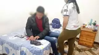 مصريّة فاجرة تتعرض لضرب قوي من عشيقها